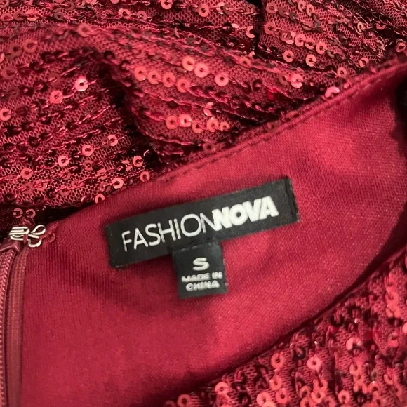 Elegant Red Sequin Dress - Picture 3 of 3